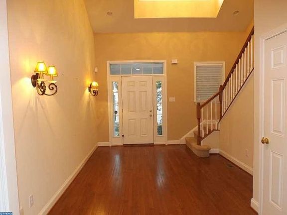 3rd image of 302 Old Barn Cir