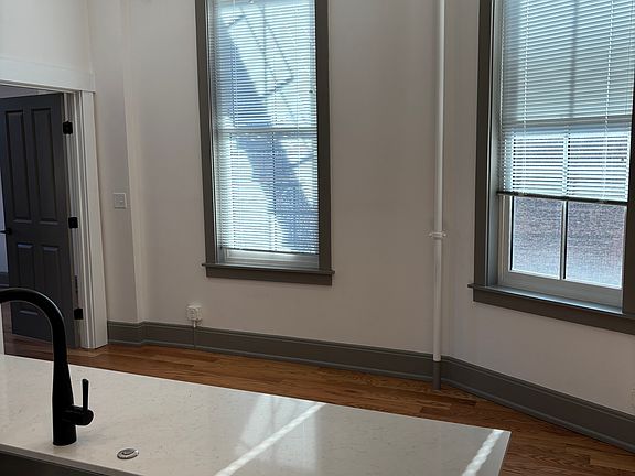 3rd image of 1725 Elm St #17