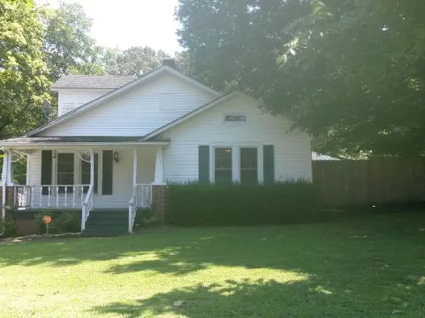 1003 Chickasaw Rd, Paris, TN 38242