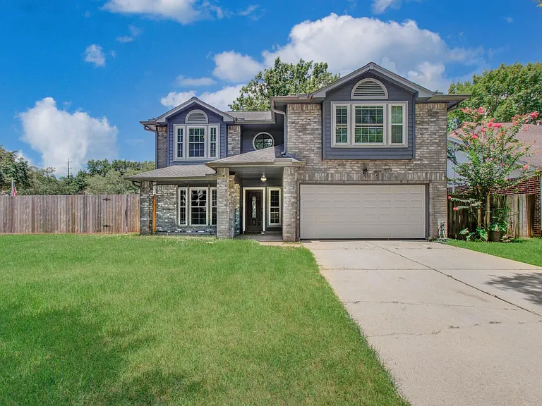 2122 Courtshire Ln — Photo 2