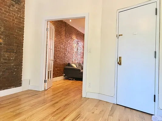 Rented by EXR | media 9