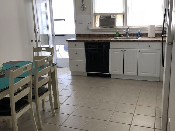 5th image of 1600 Asbury Ave #C