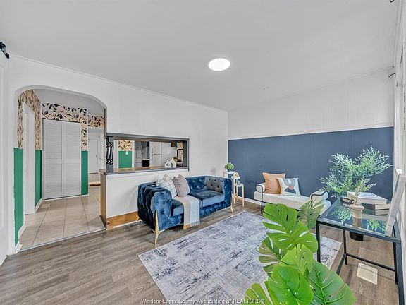 4th image of 990 Campbell Ave