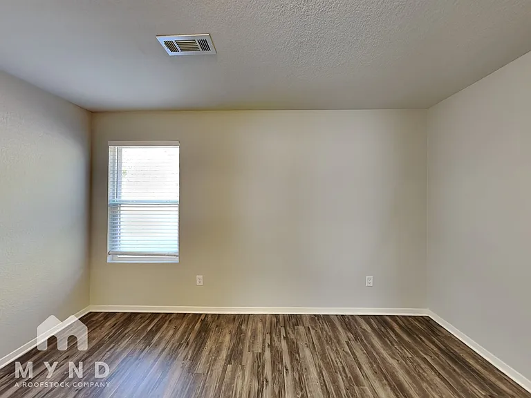 9176 Pleasant Valley Dr — Photo 7