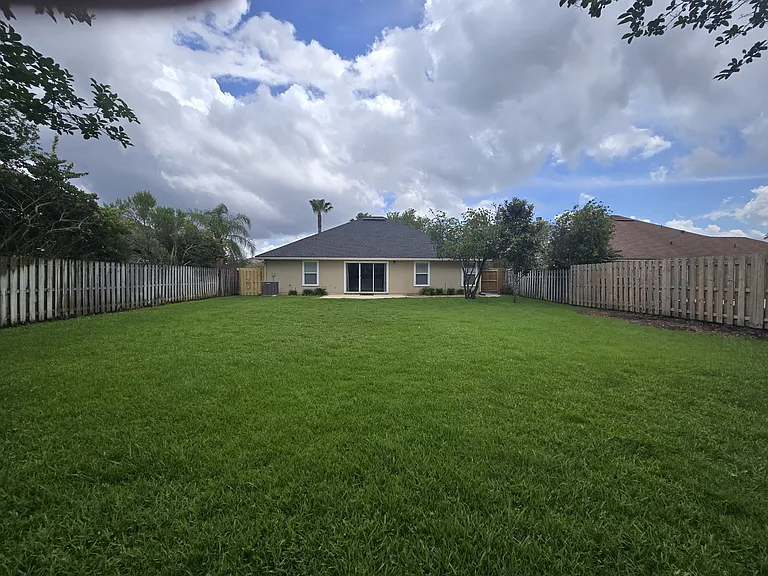 804 Esquire Ln — Photo 4