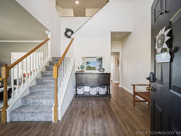 4th image of 600 N Joshua Ave