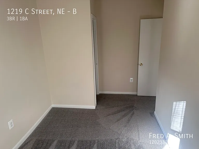 1219 C St NE #B — Photo 15