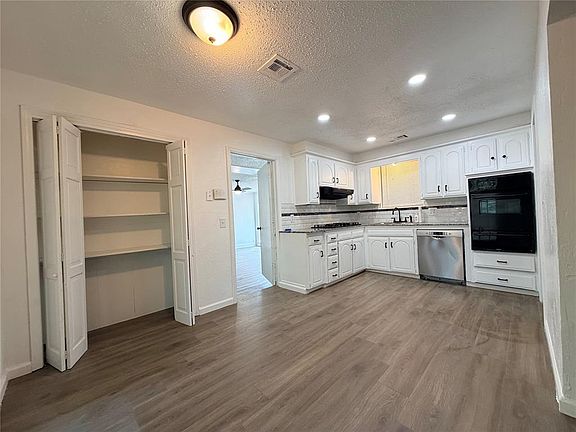 4th image of 5313 Brookdale Dr