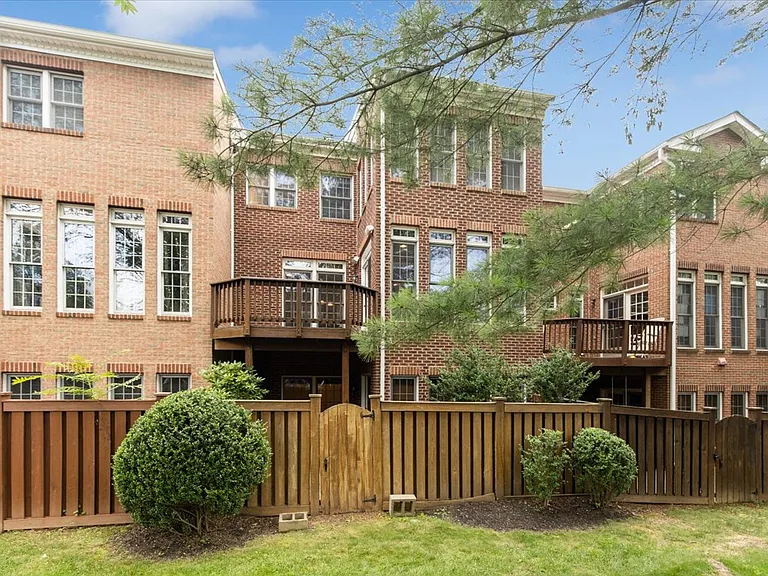 10363 Gershwin Ct — Photo 35