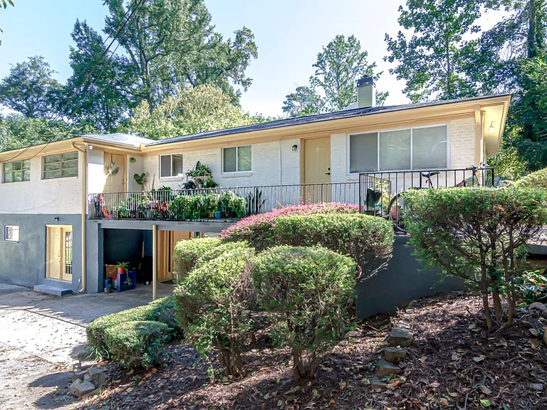 545 Oakview Rd — Photo 1