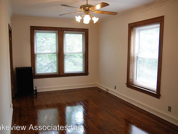4th image of 526 W Belden Ave APT A1