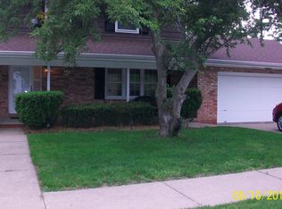 707 W Versailles Dr, Peoria, IL 61614