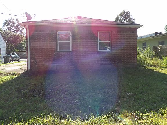 3rd image of 3636 N Linwood Ave