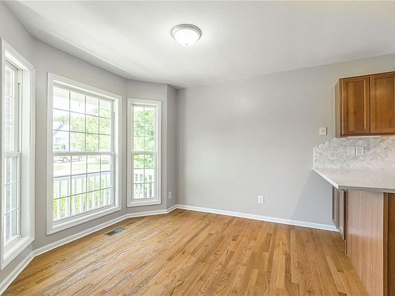 3rd image of 4607 N Heatherwood Dr