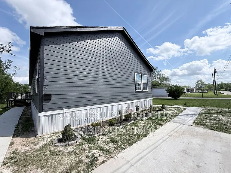 816 Shady Ln — Photo 2