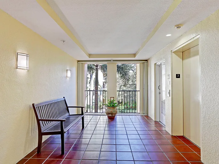 630 Sapodilla Ave #321 — Photo 5