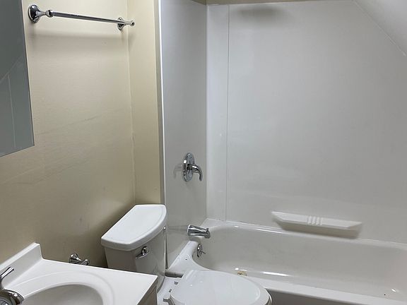 5th image of 1937 W Prospect Rd #2