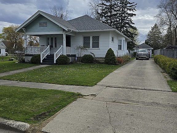 2nd image of 140 4th St