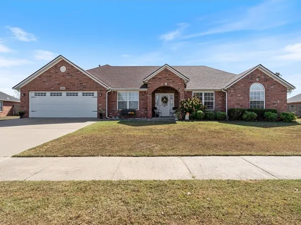 9004 Overland Dr, Siloam Springs, AR 72761