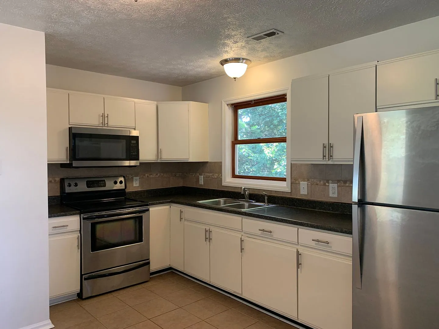 3 Bedroom 1 Bath House — Photo 2
