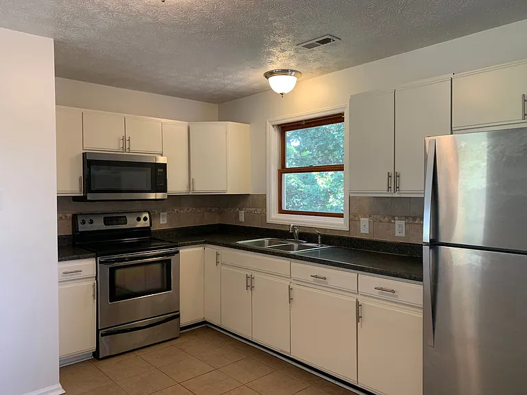 3250 Springview Dr — Photo 4