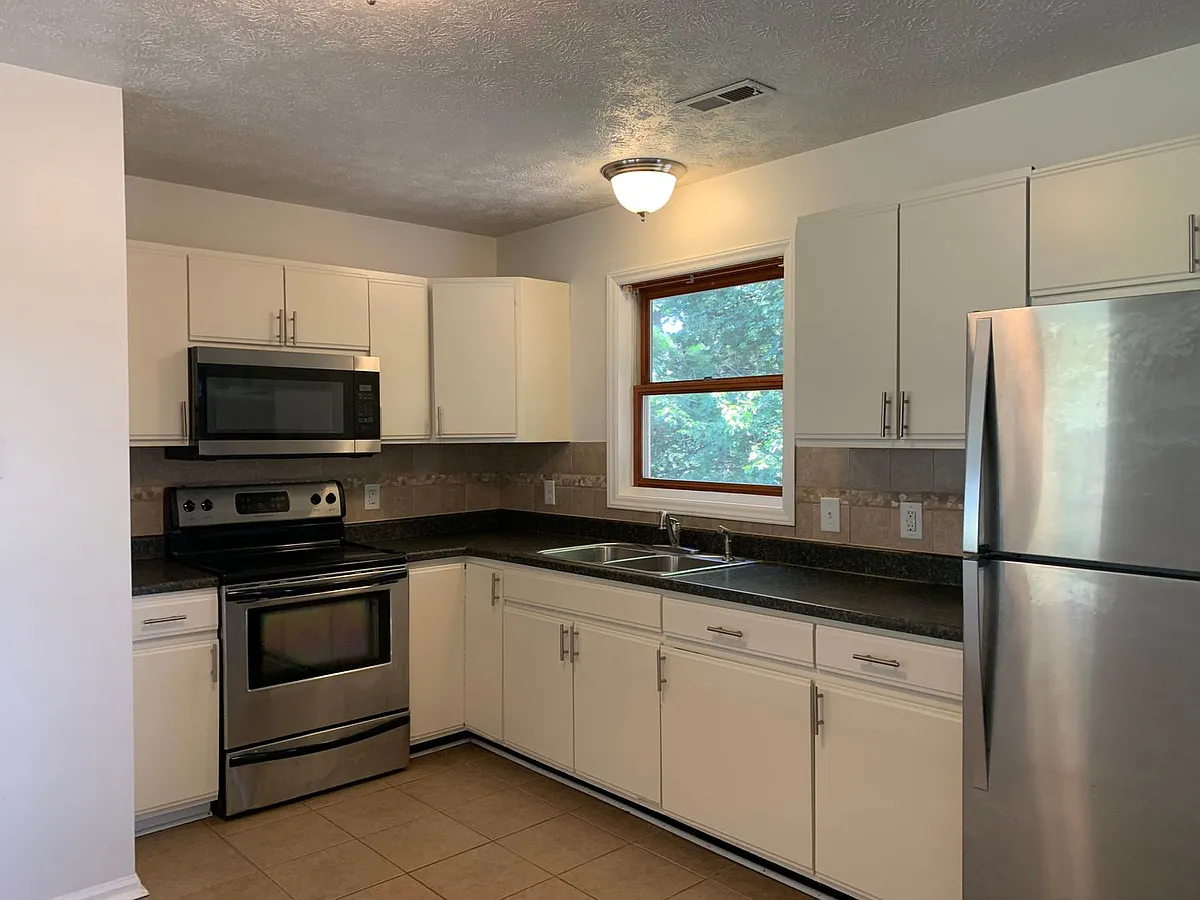 Building Photo - 3250 Springview Dr
