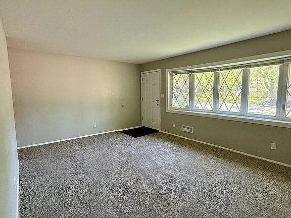 3rd image of 15503 Park Ln
