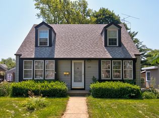 465 Miller Dr, Elgin, IL 60123