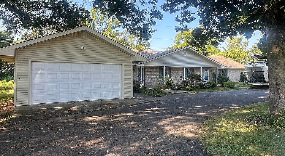 1st image of 208 Ruoff Dr