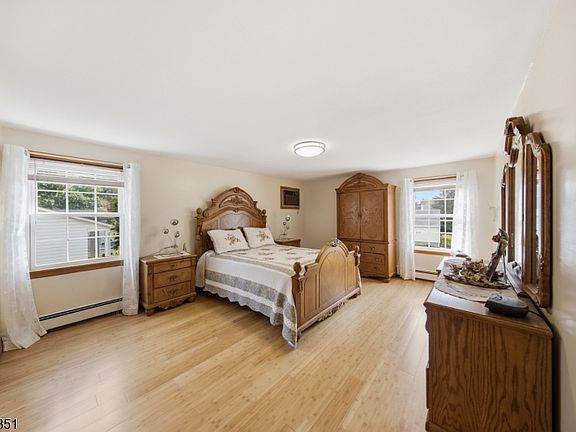 5th image of 15 Spruce Pl