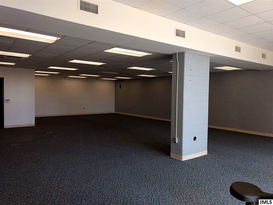2nd image of 130 Jackson St
