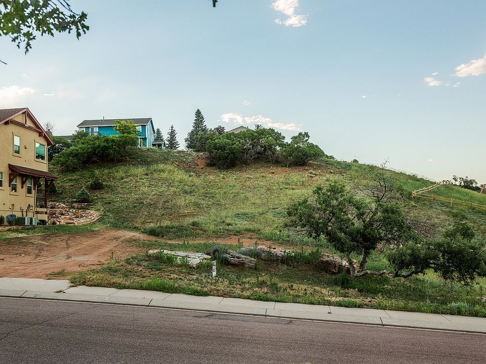 view of front yard