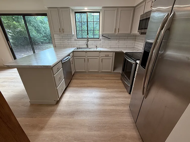 2428 Brookside Dr — Photo 3