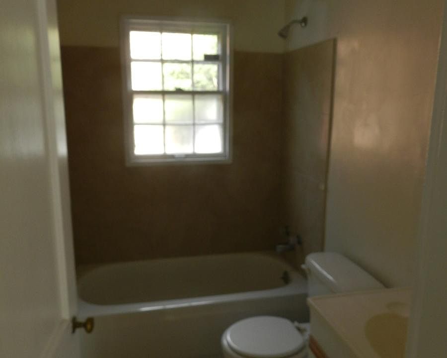 2nd image of 147 E Wellington Ave