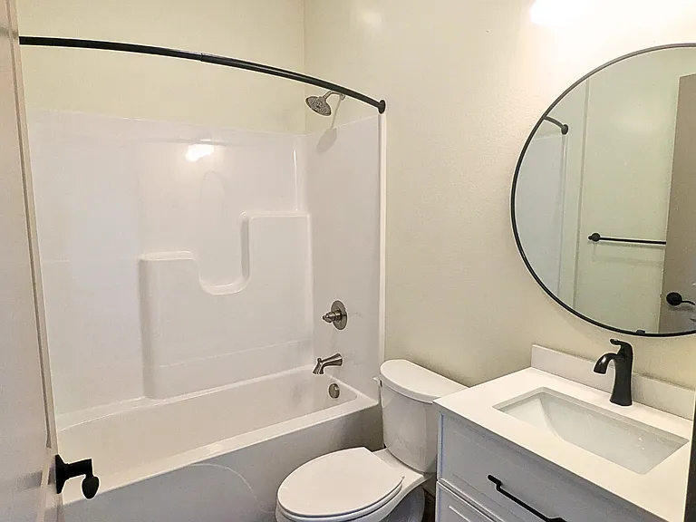 3489 S Constance Ave — Photo 32