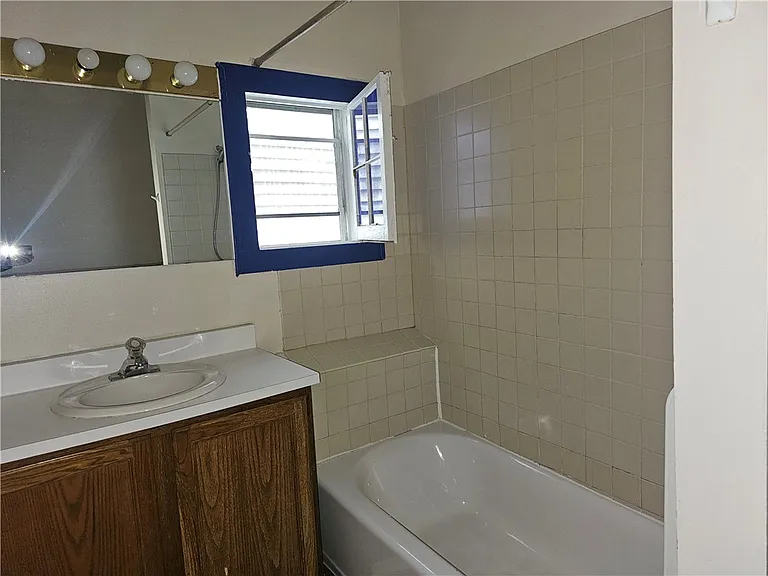 9 Rowley St #3 — Photo 21