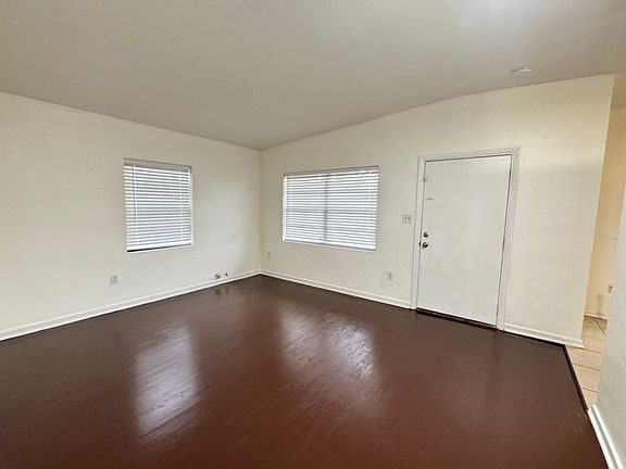 4th image of 6730 Edgewater Dr