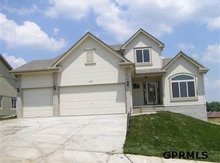 610 Pearl St, Elkhorn, NE 68022
