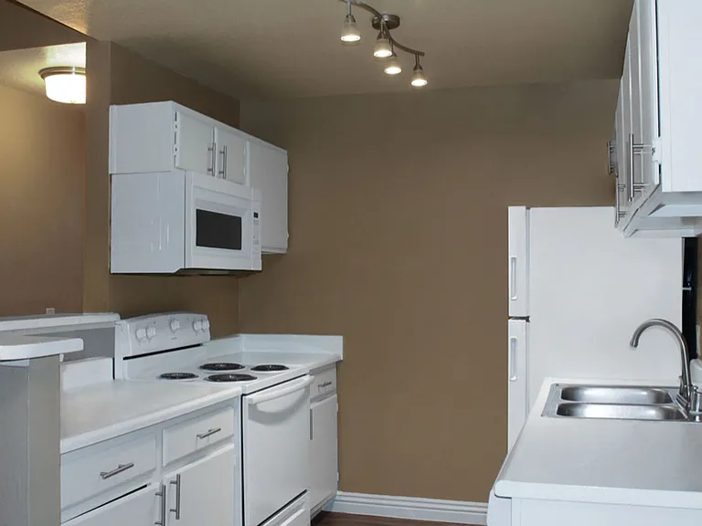 Mandalay Bay Apartments — Photo 10