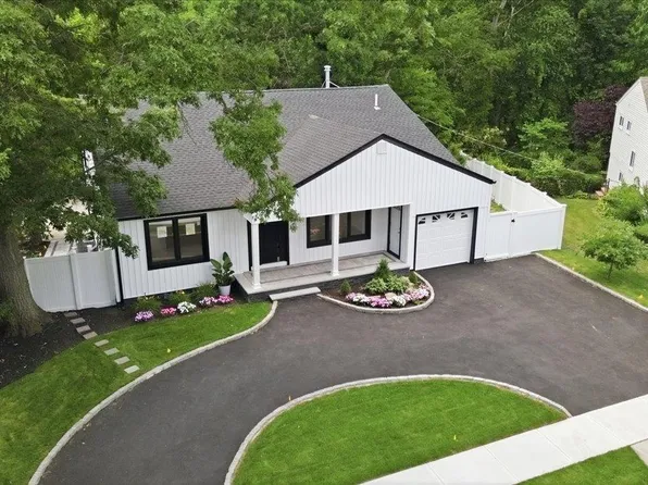 378 Lakeshore Boulevard, Massapequa Park, NY 11762