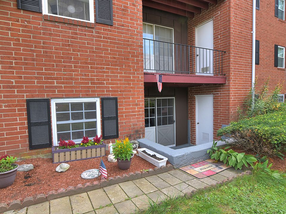 1st image of 9 Louisburg Sq APT 1