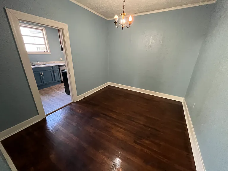 345 E Ridgeway St — Photo 9