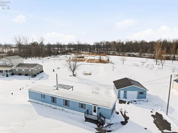 3800 W Lakeshore Dr, Pt Clinton, OH 43452