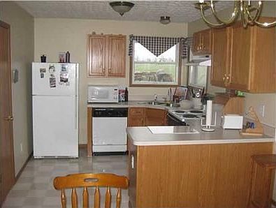 4th image of 1057 Valley Dr