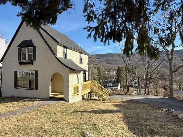 240 Mountain View Ave, Bluefield, WV 24701