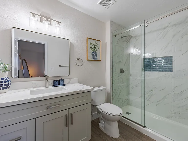 Modern Bathroom at Sunset Winds Apartments in Henderson, NV 89014