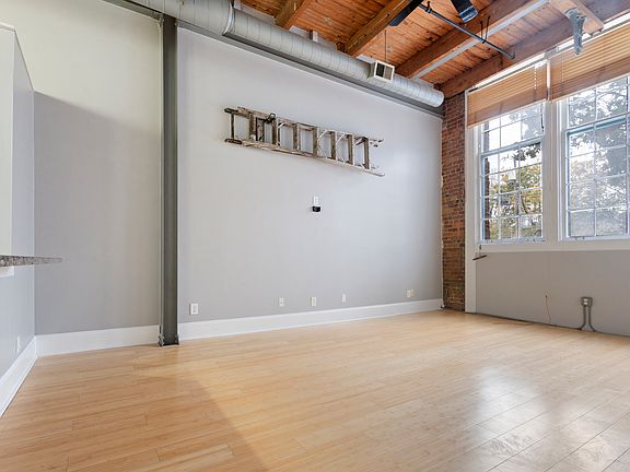 4th image of 735 Lexington Ave APT 9