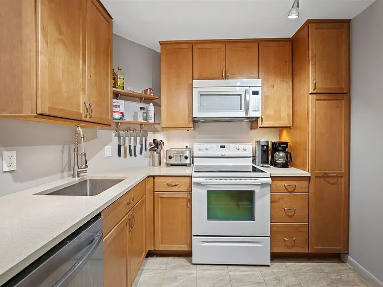 340 Sunset Dr #401 — Photo 6