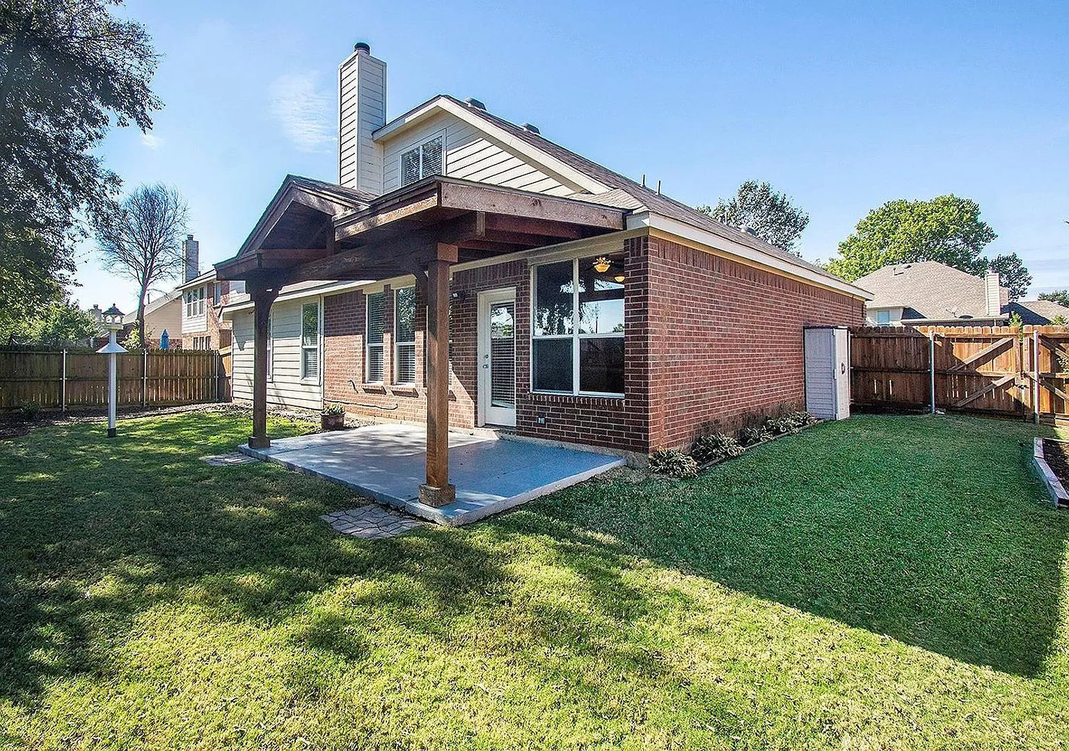A must see 1.5 story home in Allen! — Photo 2