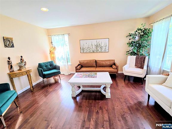 5th image of 33 Kopak Way
